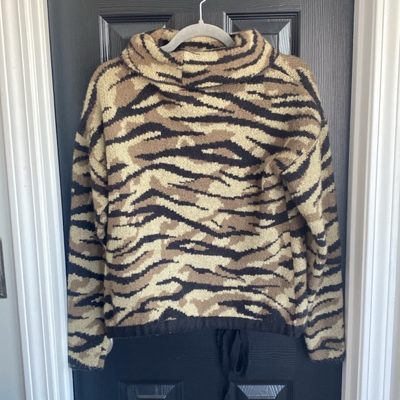 Daytrip Oversized Sweater Size XS camo zebra print from Buckle - Picture 7 of 7